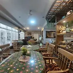Nonie\'S Huis Hotel