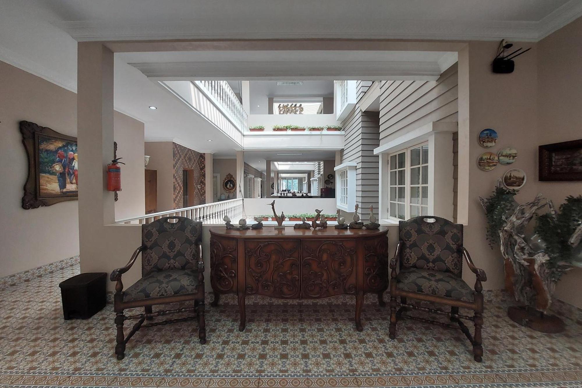 Nonie's Hotel